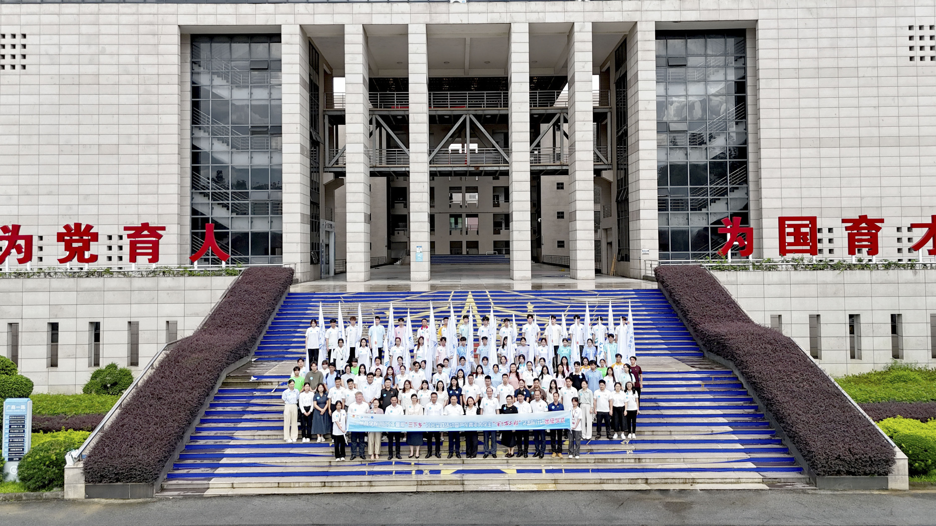 邱胤翰 合影.JPG