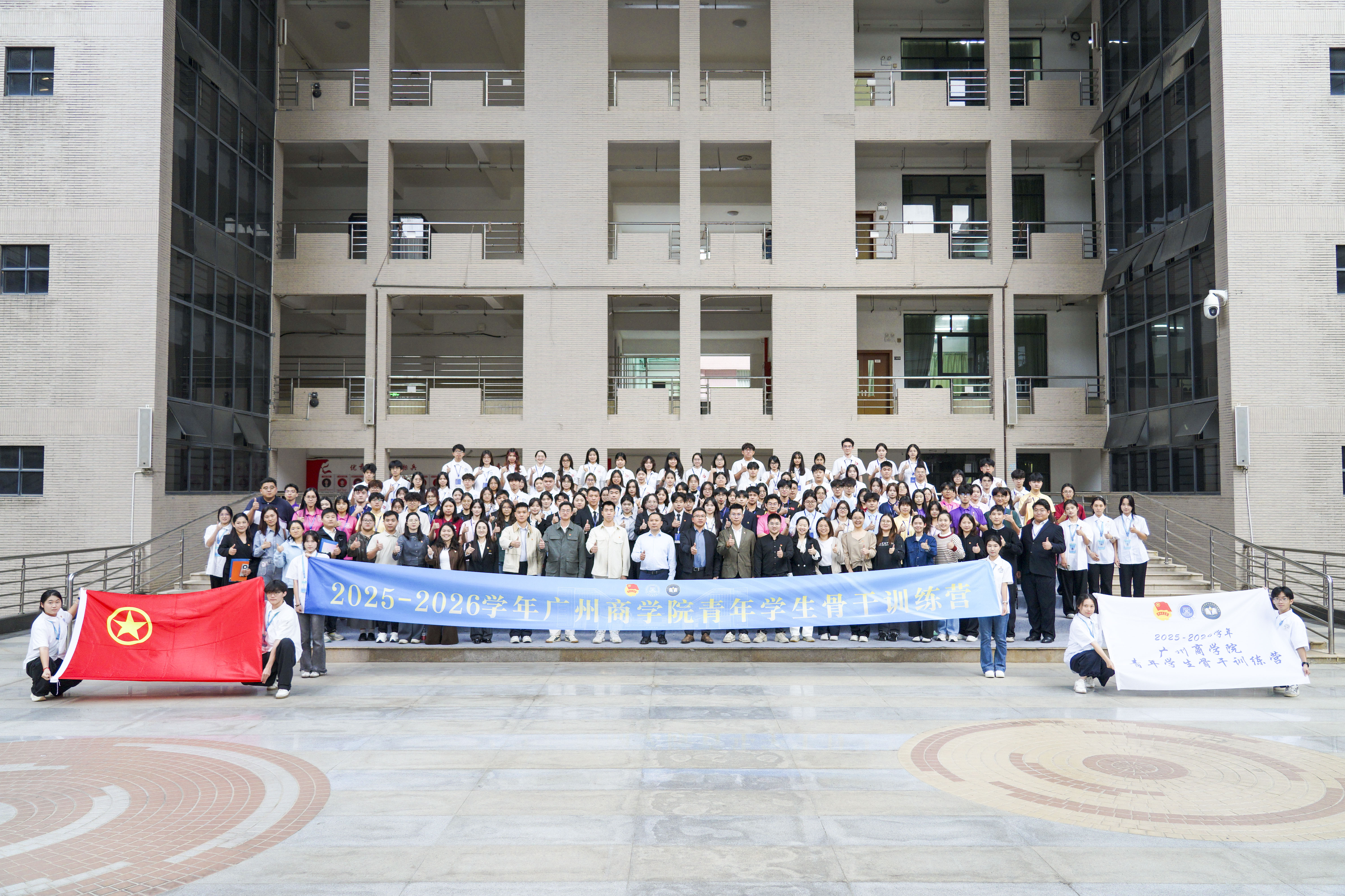 大合照 王梓蔚.jpg